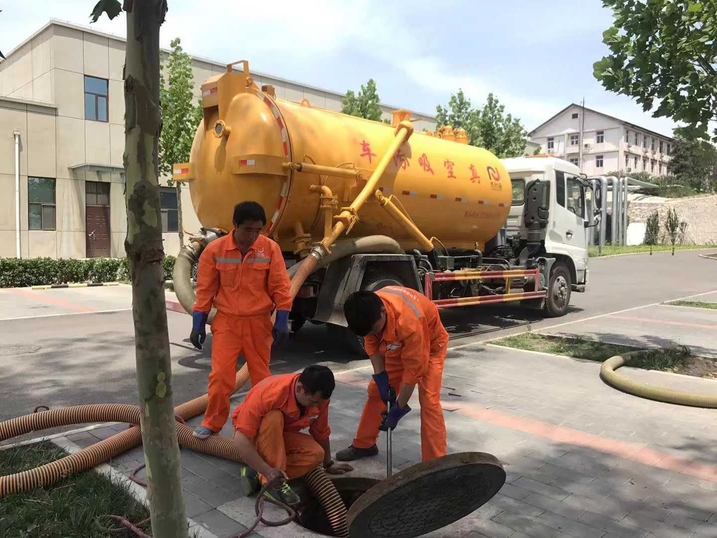 普格化粪池清理与5-8吨吸粪车施工效率分析